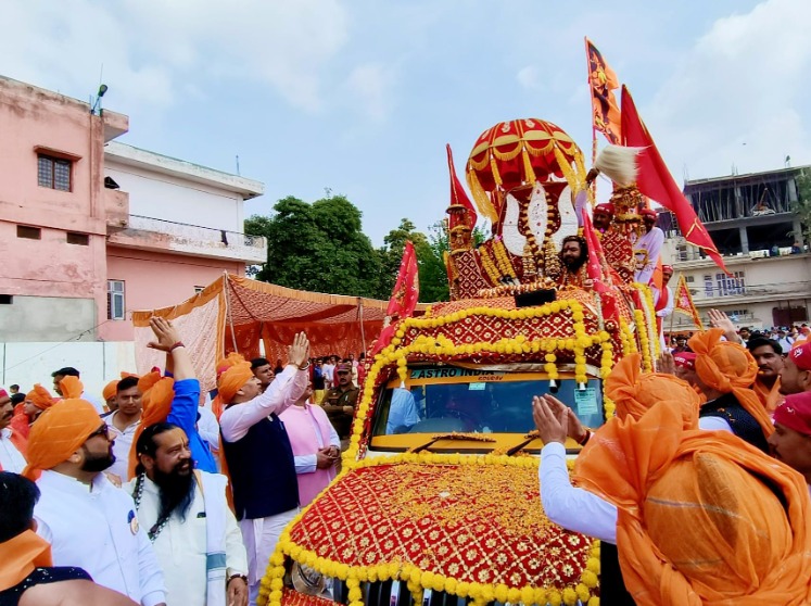 'MP Jugal Kishore flagged off the first Shadi Yatra for Maa Vaishno Devi Ji Katra from Jammu on the auspicious occasion of Navratras'